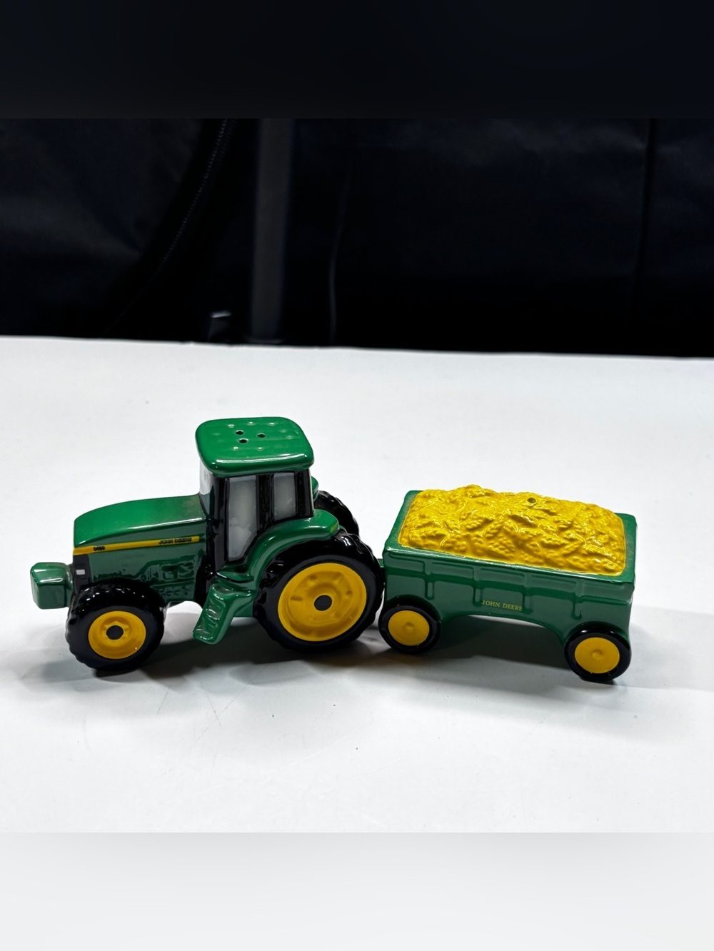 John Deere Tractor Salt and Pepper Shakers country tin tray country farm - Picture 13 of 13